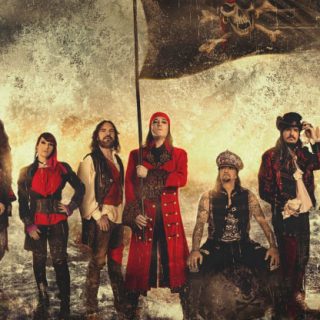 Mago de Oz en concierto en la lonja del Monasterio de San Lorenzo de El Escorial en agosto de 2022.